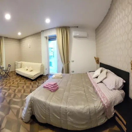 Bed & Breakfast Vacanze Partenopee - San Liborio 4*