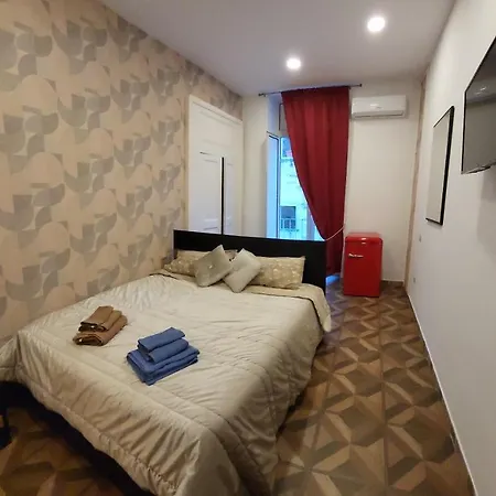 Bed & Breakfast Vacanze Partenopee - San Liborio 4*