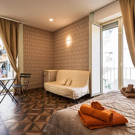 Bed & Breakfast Vacanze Partenopee - San Liborio 4*